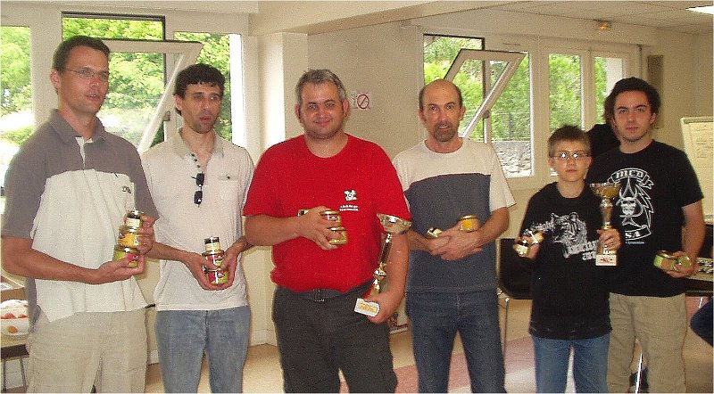 P1010063a.jpg - Toulouse Go Seigen et le Cénacle du go de Bayonne vainqueurs ex-aequo de la Coupe de Gascogne 2009. David Brouard, Jean-Jacques Portal, Emmanuel Chauveau, Philippe et Xavier Richard, Charlélie Toutain.